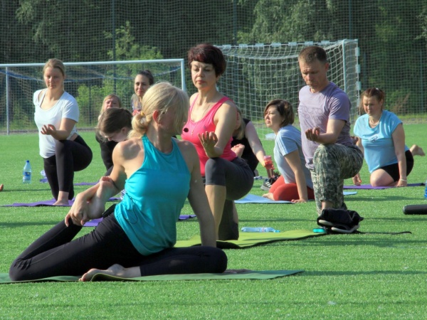 В Международный день йоги сертифицированный инструктор йоги СК им. Н.Г. Булакина Наталия Ошарова провела мастер-класс